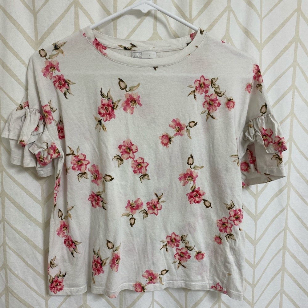 White and pink flower t-shirt with ruffled sleeves